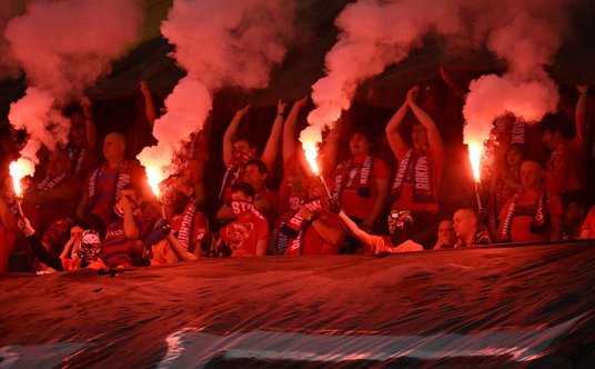 Kibice Rakowa Częstochowa podczas finałowego piłkarskiego Pucharu Polski z Gónikiem Zabrze na PGE Na