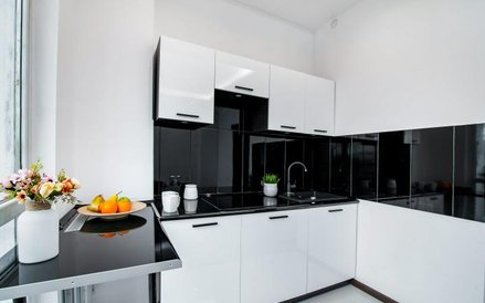 Niespełna 22-metrowa kawalerka przy ul. Zachodniej w Łodzi jest wyceniona na 130 tys. zł