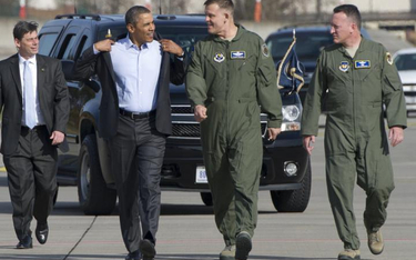 Barack Obama w amerykańskiej bazie Ramstein w Niemczech z dowódcami lotnictwa USA w Europie