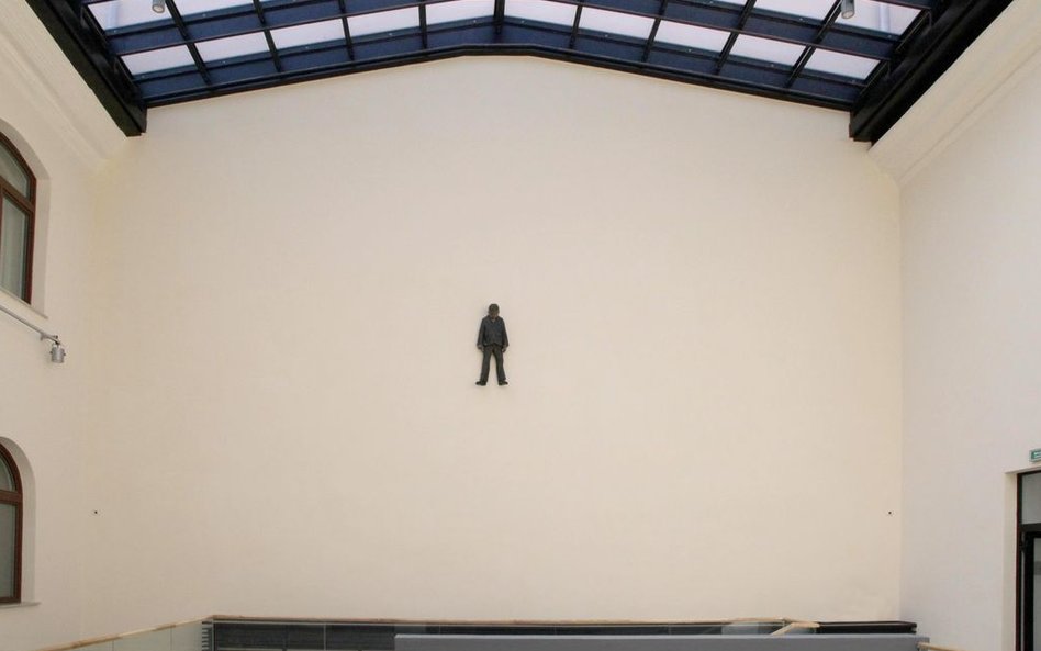 Jonas, rzeźba na wystawie Sofie Muller.