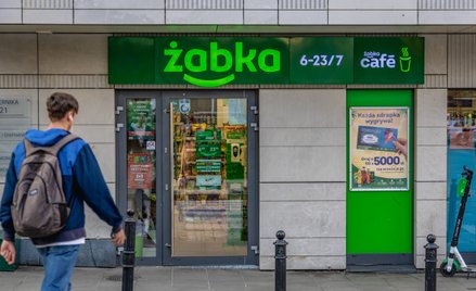 Czy sieć sklepów spożywczych Żabka trafi w państwowe ręce? Eksperci nie zostawiają na tym pomyśle su