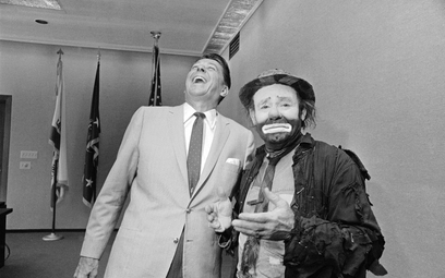 Wizyta słynnego klowna cyrkowego Emmetta Kelly'ego u gubernatora Kalifornii Ronalda Reagana w Sacram