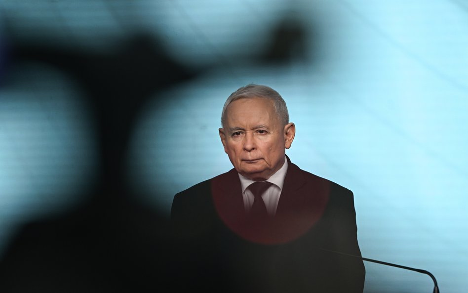 Prezes Prawa i Sprawiedliwości Jarosław Kaczyński na konferencji prasowej w siedzibie Prawa i Sprawi