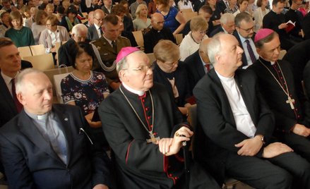 W ubiegłym tygodniu abp Marian Gołębiewski (drugi od lewej) wziął udział m.in. w uroczystości nadani