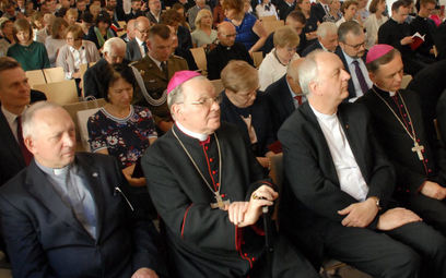 W ubiegłym tygodniu abp Marian Gołębiewski (drugi od lewej) wziął udział m.in. w uroczystości nadani