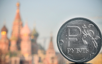 Notowania rubla przebiły psychologicznie ważny poziom 100 rubli za 1 dolara
