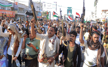Demonstracja w Jemenie po ataku USA i Wielką Brytanię na cele w tym kraju