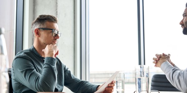 Szef ma prawo żądać podania przyczyny zwolnienia z powodu siły wyższej