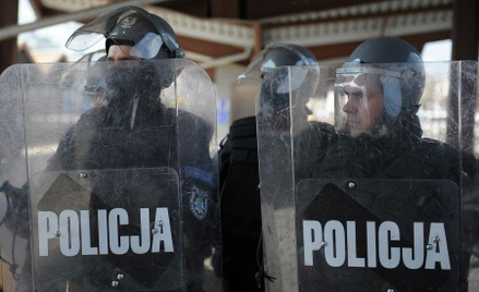 Policjant nad przepaścią