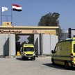 Karetki na przejściu granicznym między Strefą Gazy i Egiptem w Rafah.