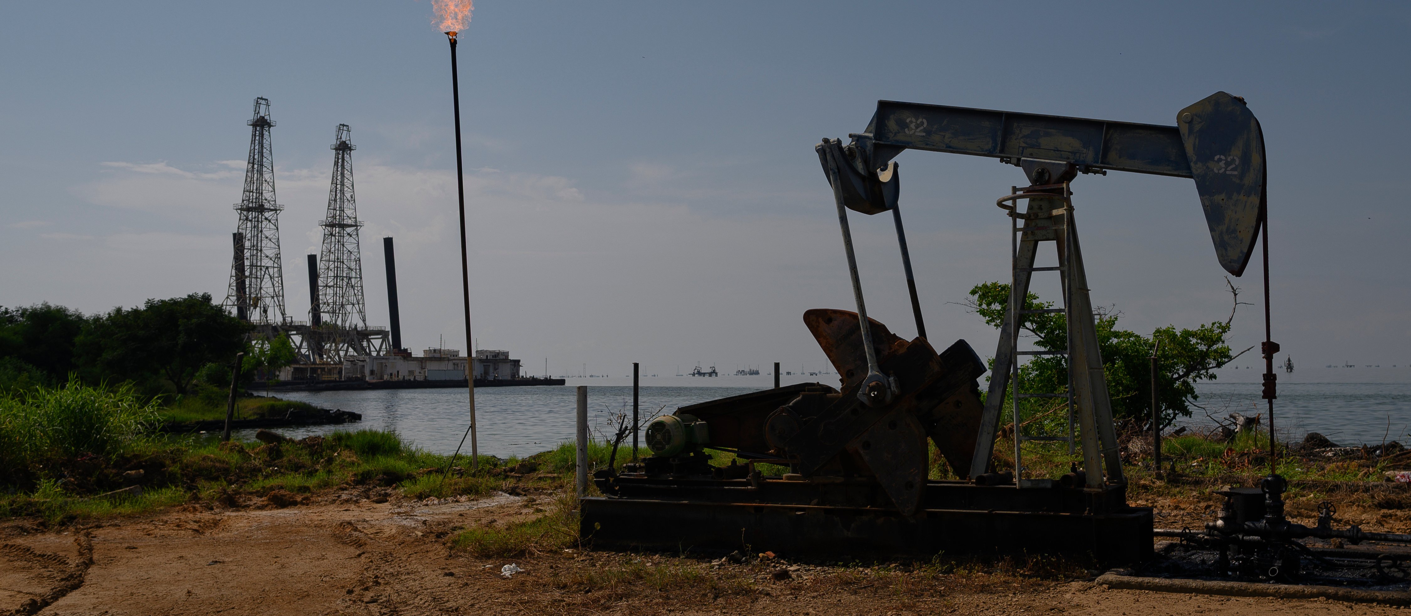 Atak na dyktatora, czy na największe złoża ropy na świecie?