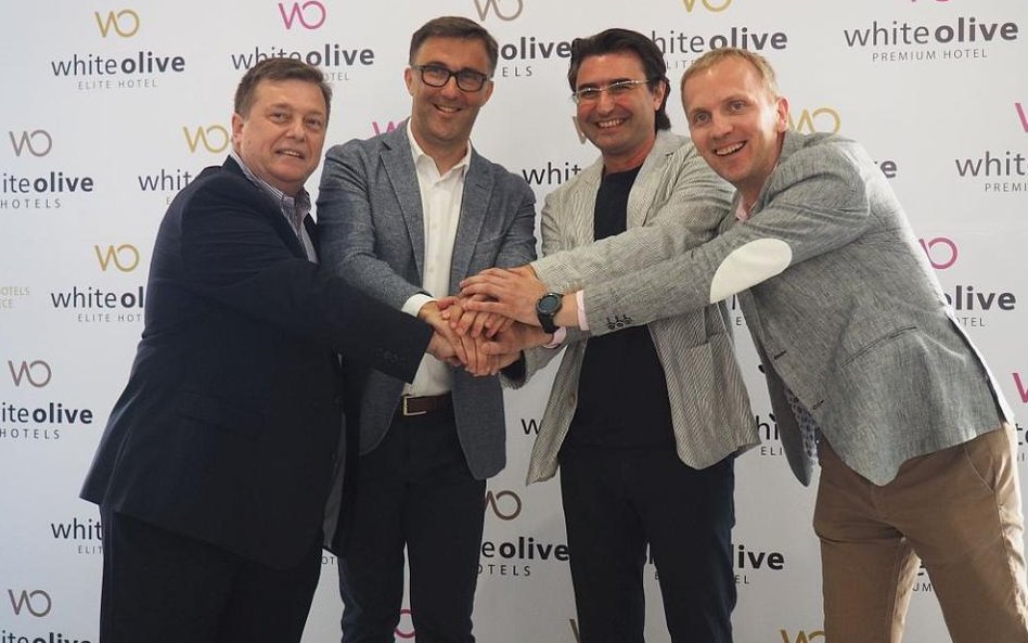 Autorzy sukcesu. Od lewej: szef firmy budowlanej Georgios Papastergiou, prezes Rainbow Grzegorz Basz