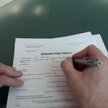 Jeśli pracownik w wyniku nie wydania świadectwa pracy w terminie poniesie szkodę, to będzie mógł dom
