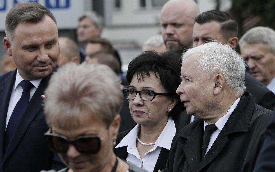 Ustawa "lex Tusk". "Czy Andrzej Duda dołączy do polowania na czarownice?"