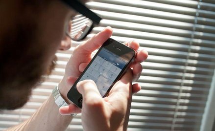 Aplikacja Adwokat pomaga znaleźć prawnika przez telefon i tablet