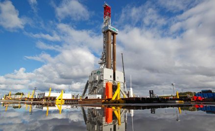 Wieża wiertnicza firmy Nafta Piła z grupy PGNiGw Lubocinie (woj. pomorskie)