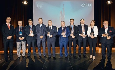 Zwycięzcami tegorocznej, 10. edycji konkursu Innovator Małopolski zostało siedem firm. Na zdjęciu la