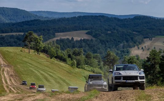 Porsche Cayenne w Bieszczadach