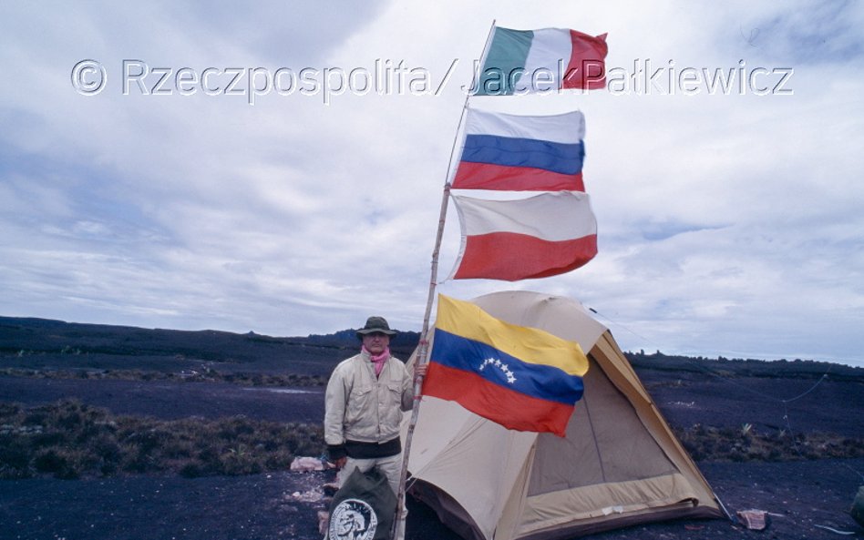 Gór o płaskich wierzchołkach jest ponad 50 i rozciągają się na południu wenezuelskiej wyżyny Gran Sa