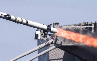 Odpalenie pocisku RIM-116 RAM z wyrzutni MK 144 na okręcie. Fot./US Navy.