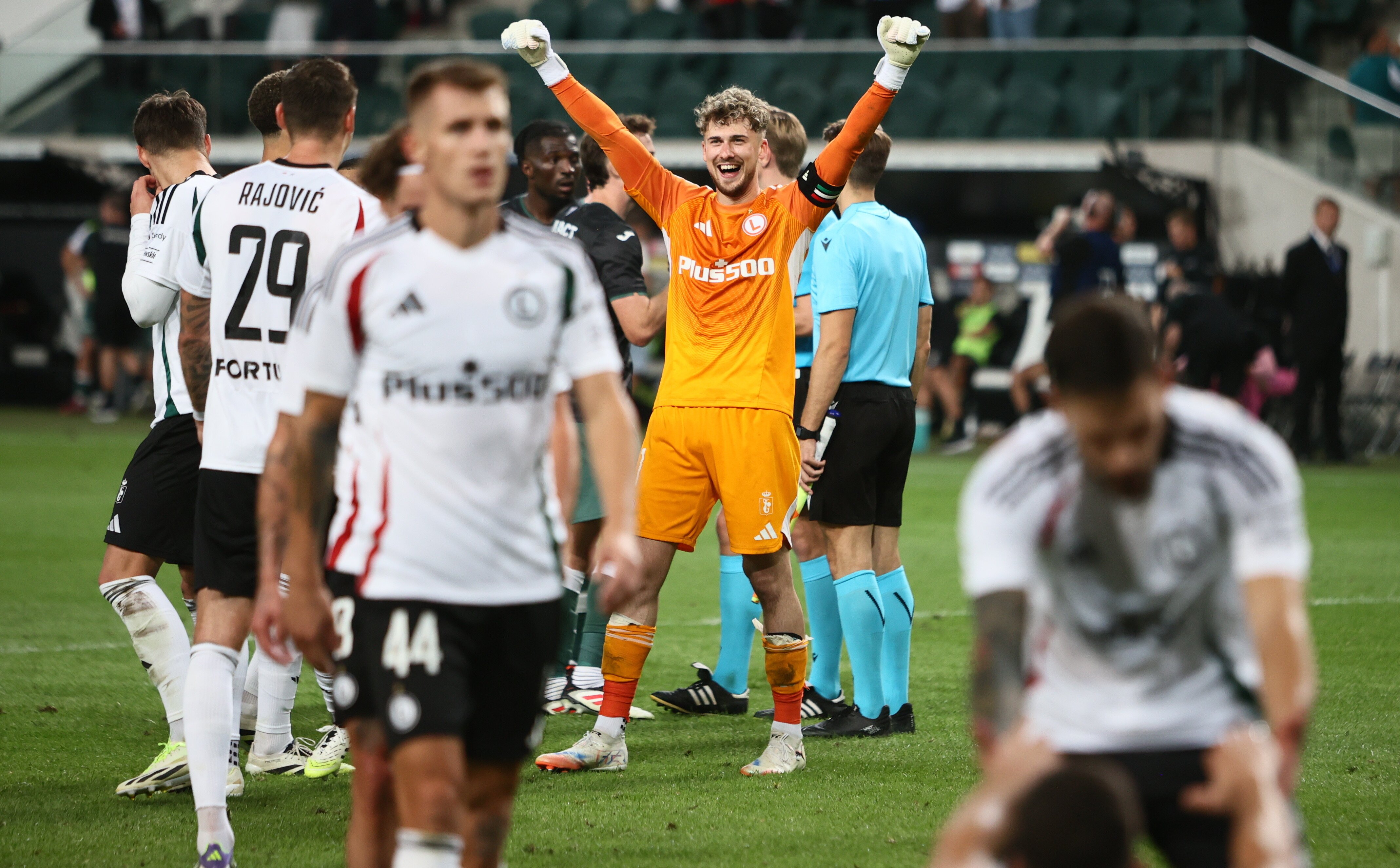 Losowanie Ligi Konferencji. Z kim zagrają Lech, Legia, Raków i Jagiellonia?