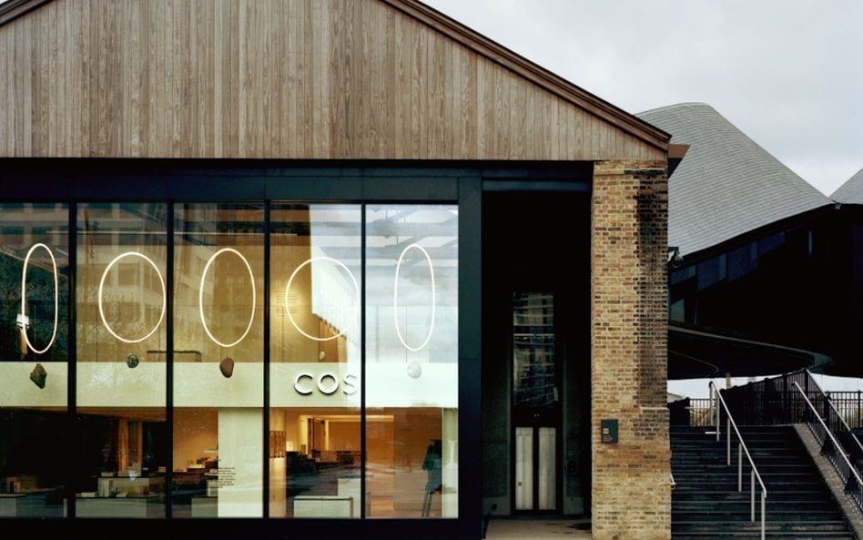 Sklep COS w Londynie.