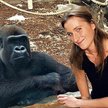 Monika Kostrzewa pozuje z naczelnym wyłącznie przez szybę