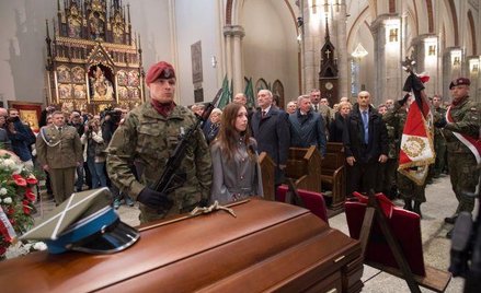 Msza św. w łódzkiej archikatedrze, 21 bm., podczas uroczystości pogrzebowych Żołnierza Wyklętego maj