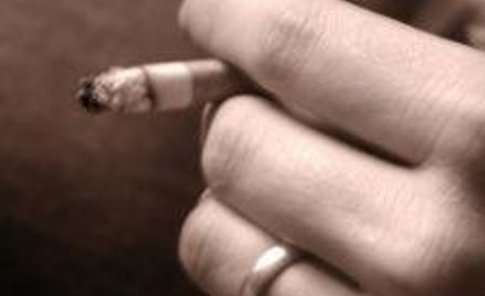 BHP:Dymek z toalety zamiast wyznaczonego miejsca dla palaczy