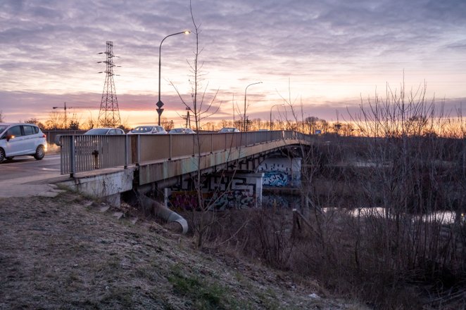 Stalowa konstrukcja mostu powstała w 1992 roku i od tego czasu nie przechodziła remontu