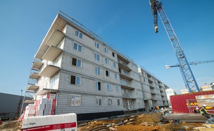Deweloperzy pozyskują dużo pozwoleń, ale nie od razu ruszają z budową. A jeśli ruszają, to nie od ra
