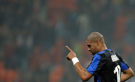 Adriano po strzeleniu bramki Interowi