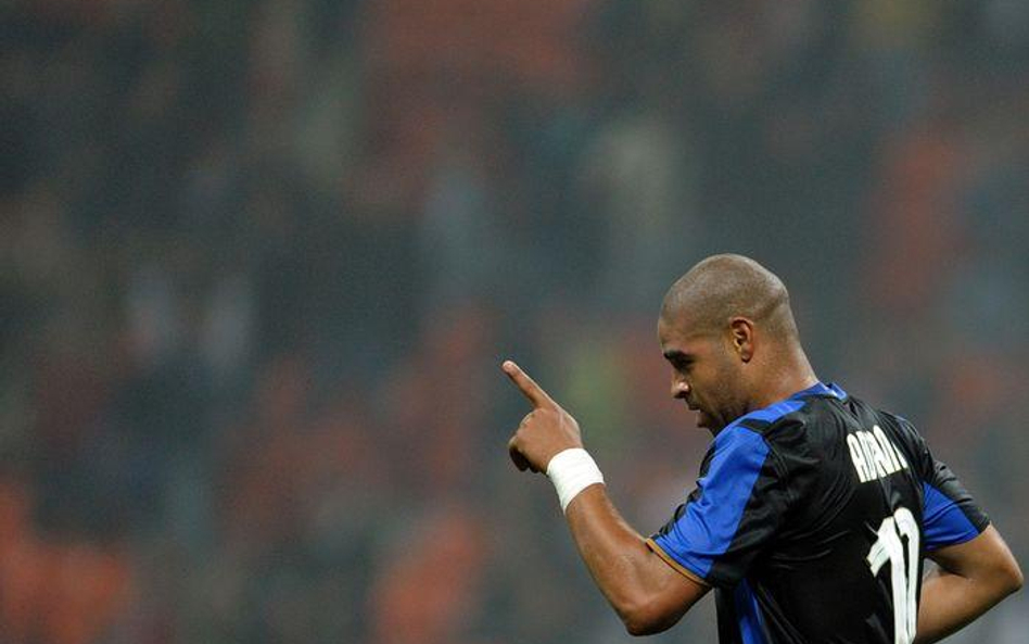 Adriano po strzeleniu bramki Interowi