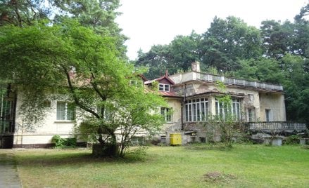 O wpis do rejestru willi Glassa zabiegały dwie organizacje: Narodowy Instytut Geriatrii, Reumatologi