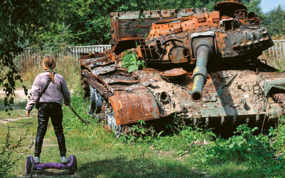 Współczesna armia musi funkcjonować jak sieć komputerowa. Broń służy nie tylko do niszczenia przeciw