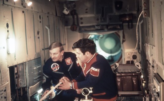 Lot Sojuza 30, 27 czerwca – 5 lipca 1978 r. Hermaszewski poleciał z Piotrem Klimukiem (ZSRR)