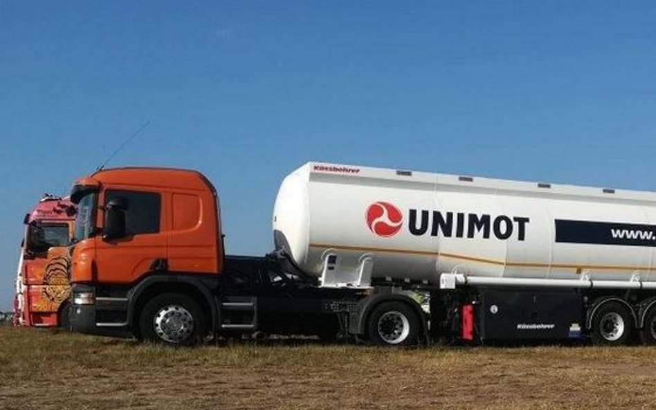 Unimot wchodzi do portów