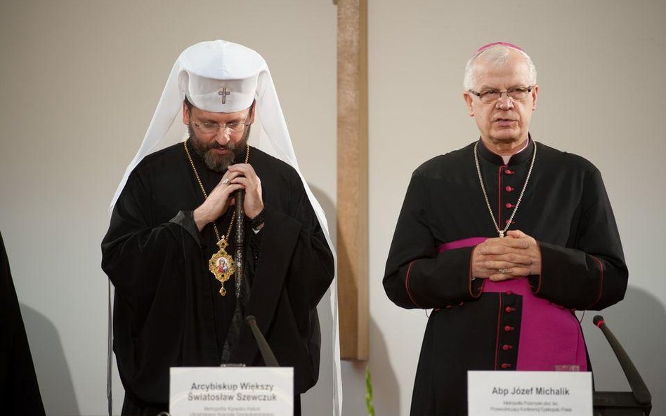 Abp Światosław Szewczuk, zwierzchnik Cerkwi Greckokatolickiej (z lewej) z abp. Józefem Michalikiem p