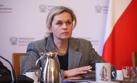 Ministra edukacji Barbara Nowacka w siedzibie MEN w Warszawie. Rząd pracuje nad "stworzenie stabilne