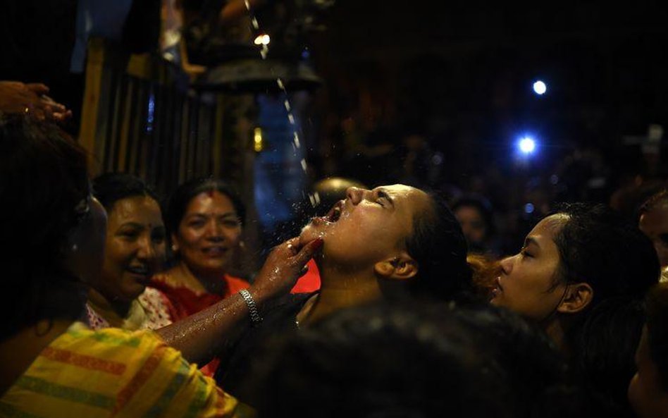 - W zamian za wolność Indra zsyła teraz deszcze i zapewnia plony, a święto jest podziękowaniem za de