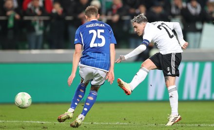 Zawodnik Legii Warszawa Josue i Anders Hagelskjaer z Molde FK