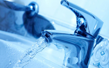 Prawo wodne: opłaty stałej za pobór wody nie ustala się za sam fakt posiadania pozwolenia wodnoprawnego