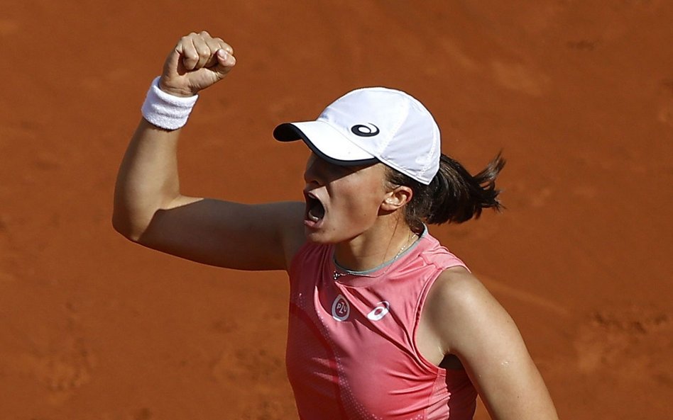 Iga Świątek w trzeciej rundzie pokonała w sobotę Estonkę Anett Kontaveit 7:6 (7-4), 6:0