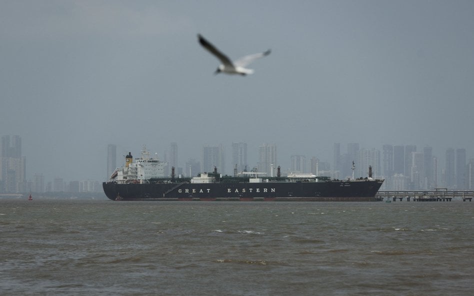 Statek na wodach Cieśniny Ormuz