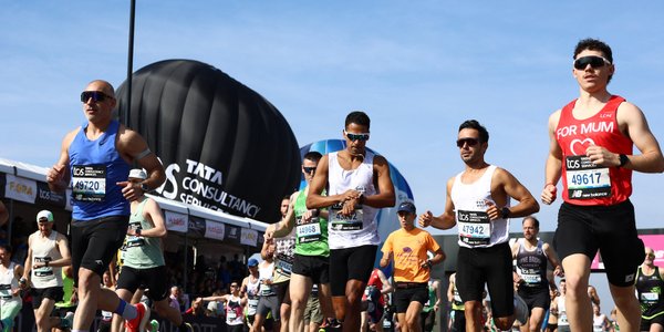 Dwóch maratończyków pokonało barierę 2 godzin na jednym biegu 26 kwietnia 2026