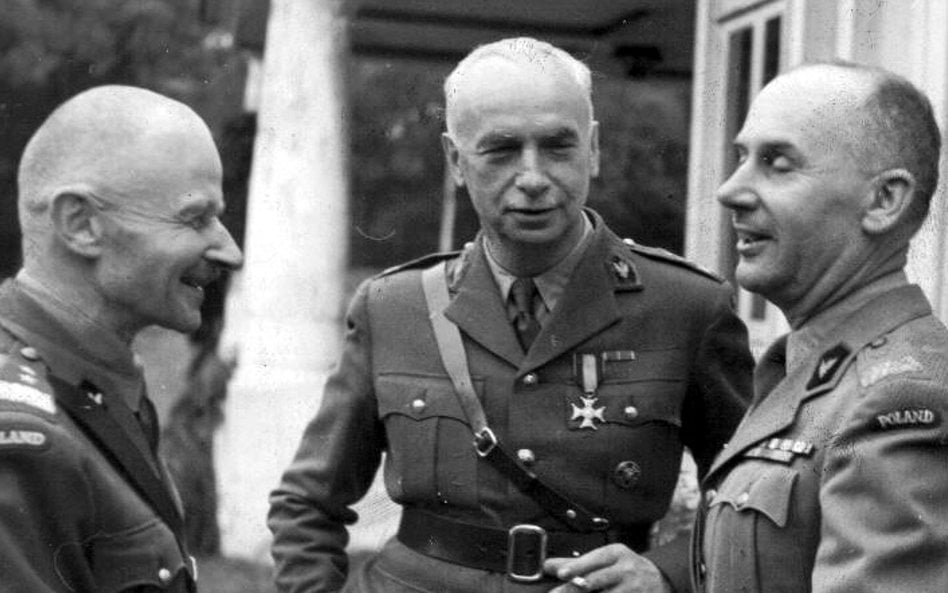 Generałowie Marian Kukiel, Kazimierz Sosnkowski i Stanisław Kopański w Londynie w 1944