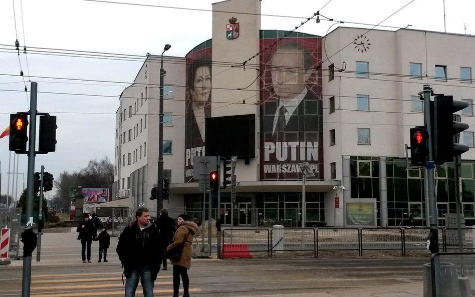 Banner na bemowskim ratuszu