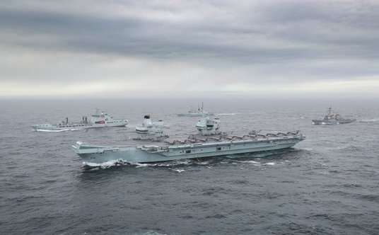 "Grupa uderzeniowa lotniskowca (CSG) HMS Queen Elizabeth. Fot./Crown Copyright/Royal Navy."