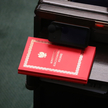 Wydanie Konstytucji RP na jednej z ław poselskich podczas posiedzenia Sejmu w Warszawie