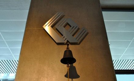 Poranek maklerów: Ryzyko wojny głównym obciążeniem dla giełd, w tle jastrzębi Fed